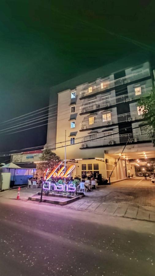 Votel Hotel Charis Tuban Tuban  外观 照片