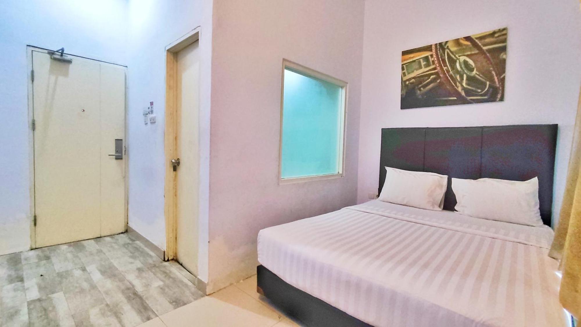 Votel Hotel Charis Tuban Tuban  外观 照片