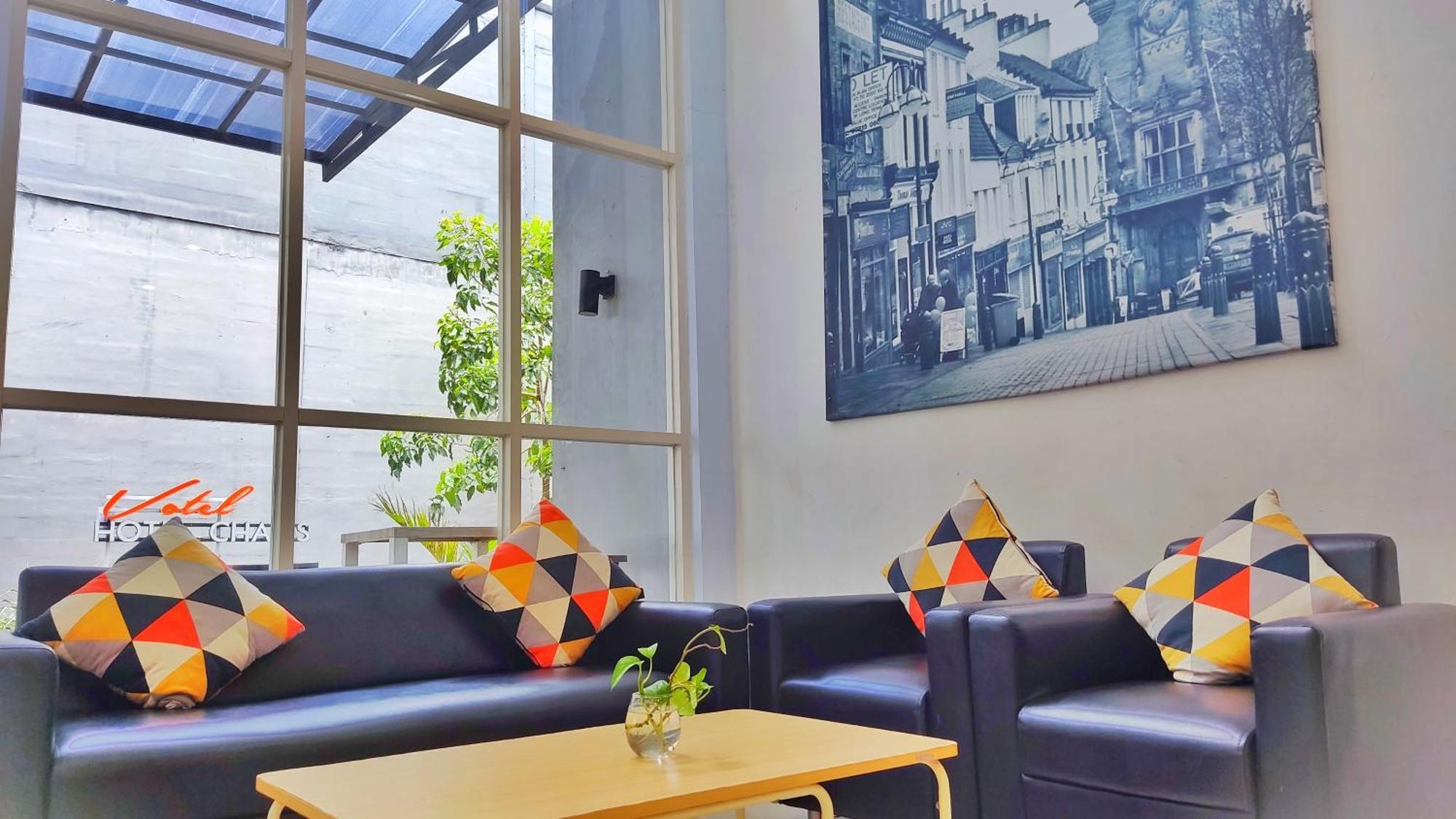 Votel Hotel Charis Tuban Tuban  外观 照片