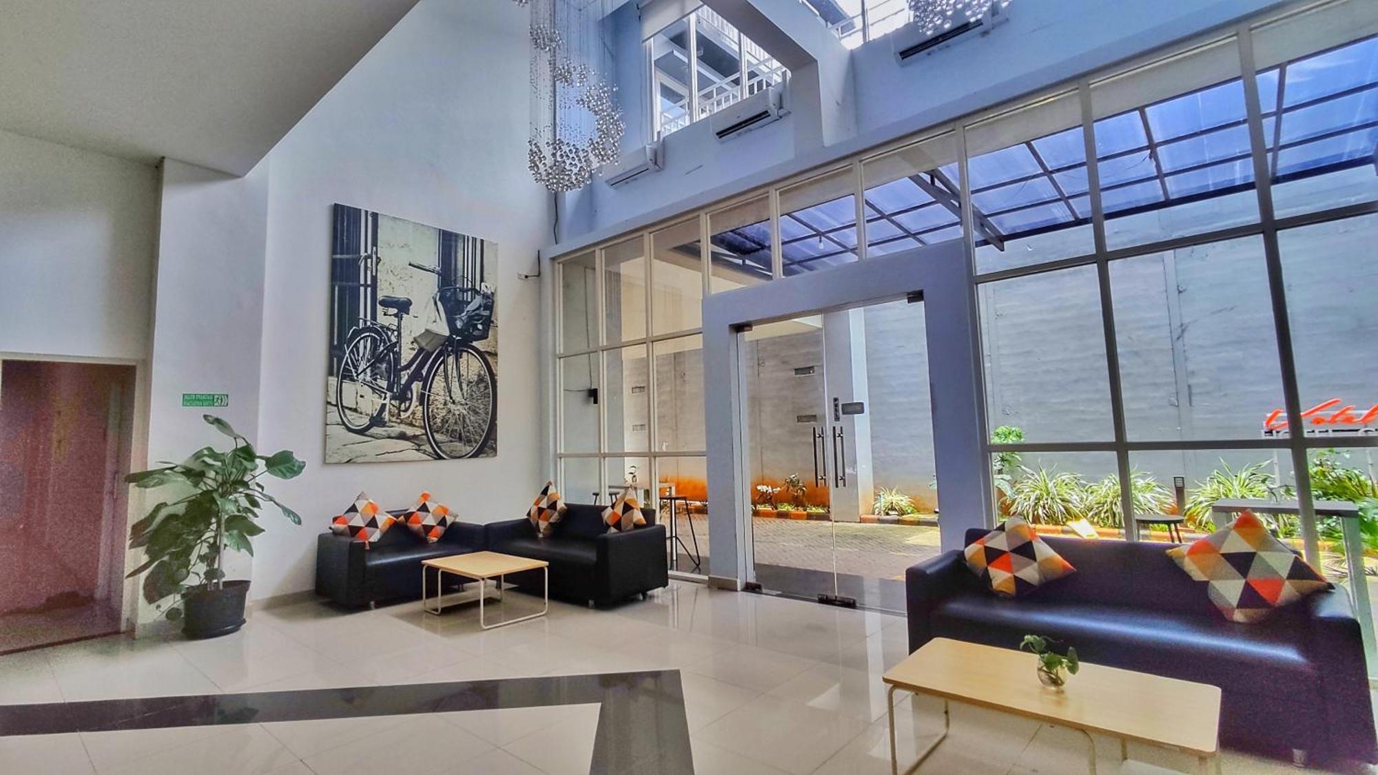 Votel Hotel Charis Tuban Tuban  外观 照片