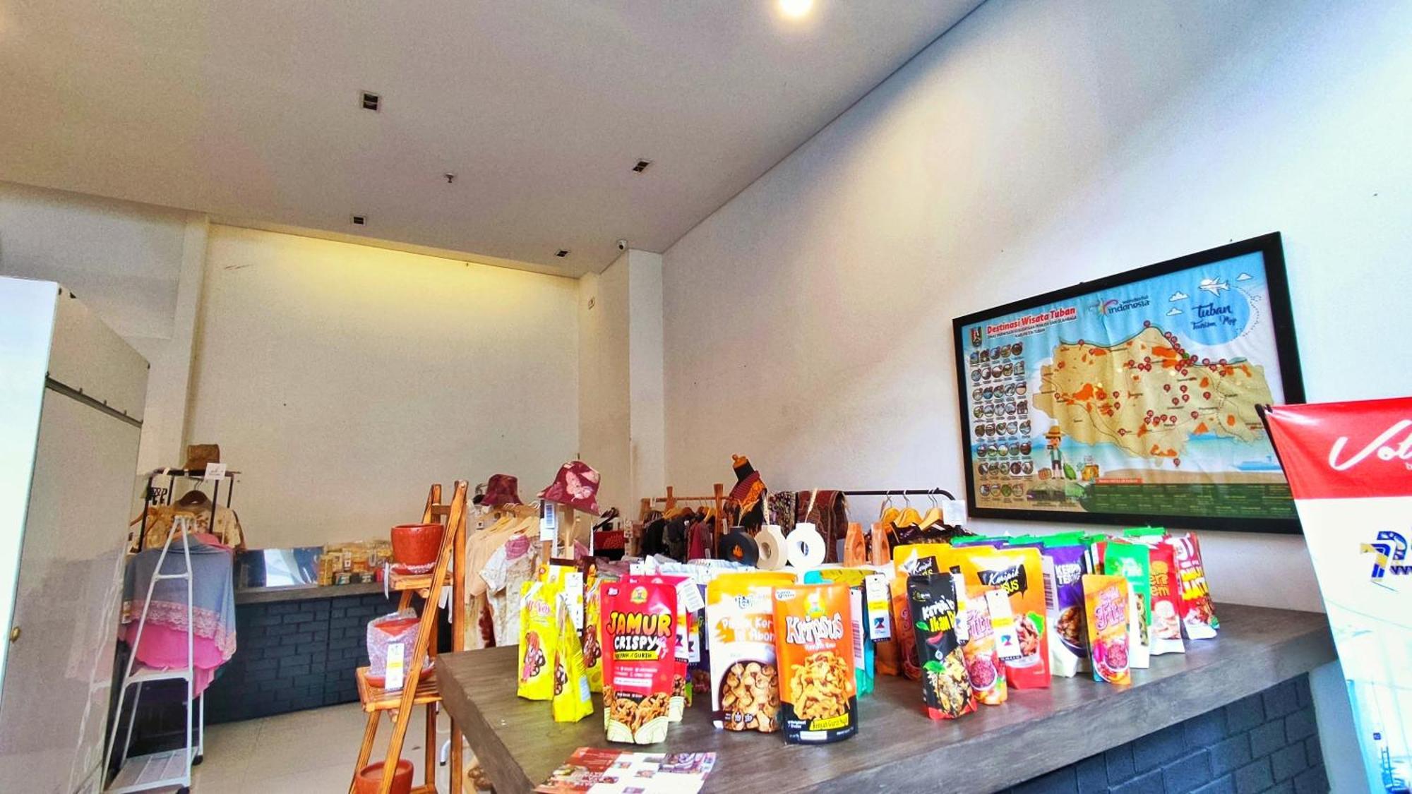 Votel Hotel Charis Tuban Tuban  外观 照片