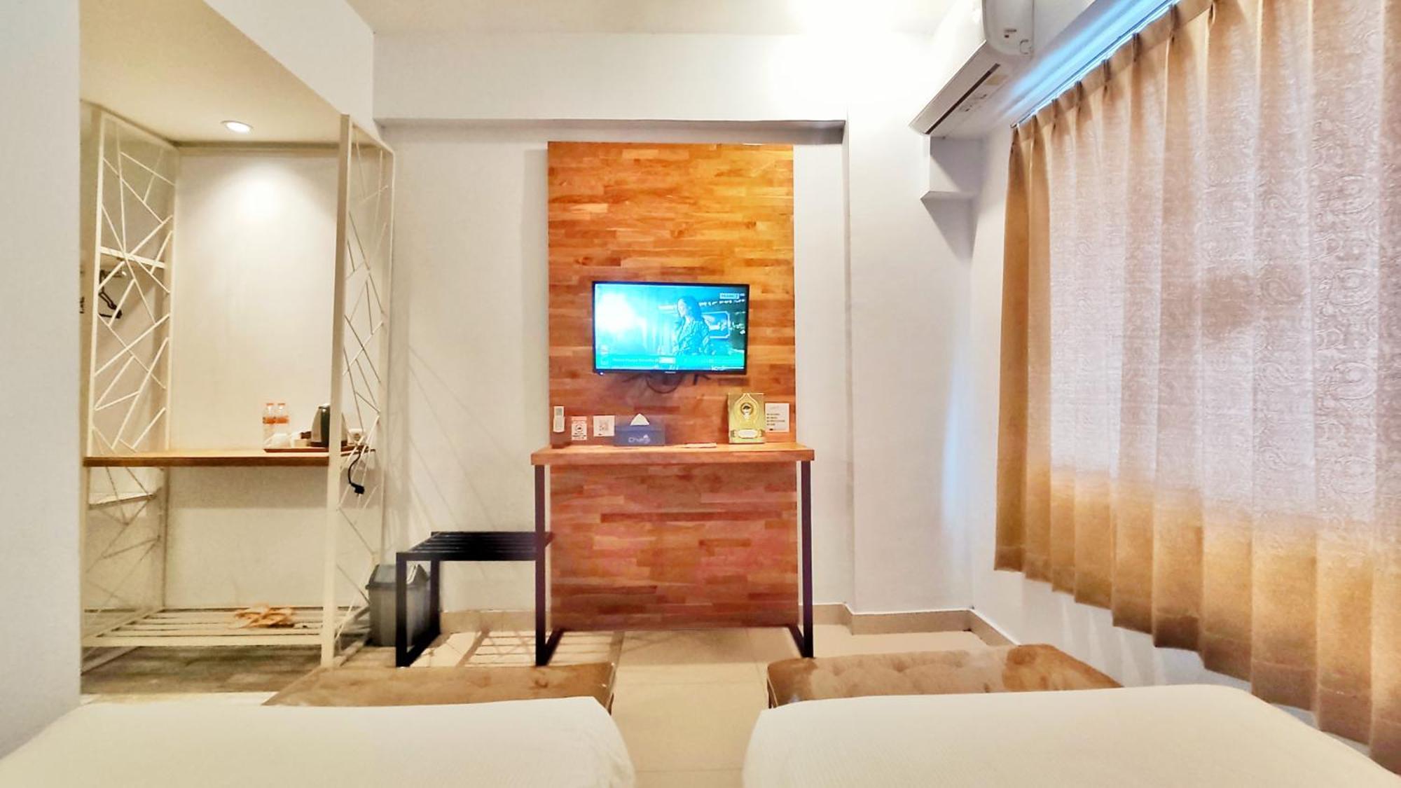 Votel Hotel Charis Tuban Tuban  外观 照片