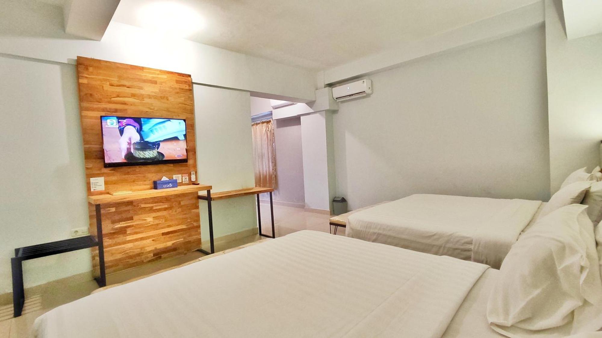Votel Hotel Charis Tuban Tuban  外观 照片