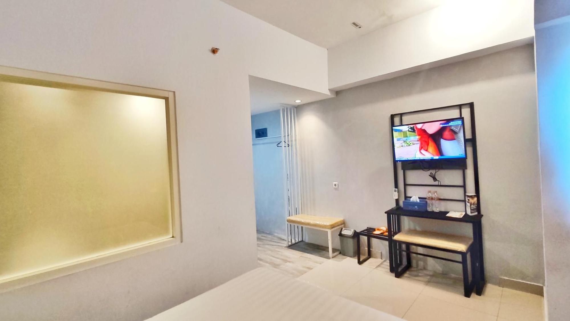 Votel Hotel Charis Tuban Tuban  外观 照片